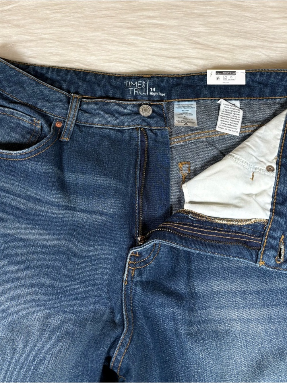 Time and Tru Women's Dark Blue Cropped Distressed Jeans - Picture 7 of 9